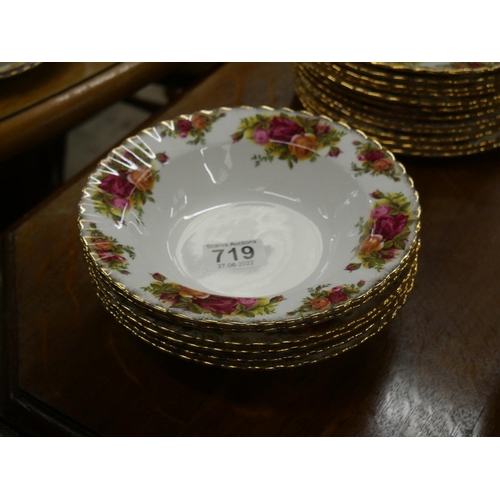 719 - 6 OLD COUNTRY ROSE SOUP BOWLS