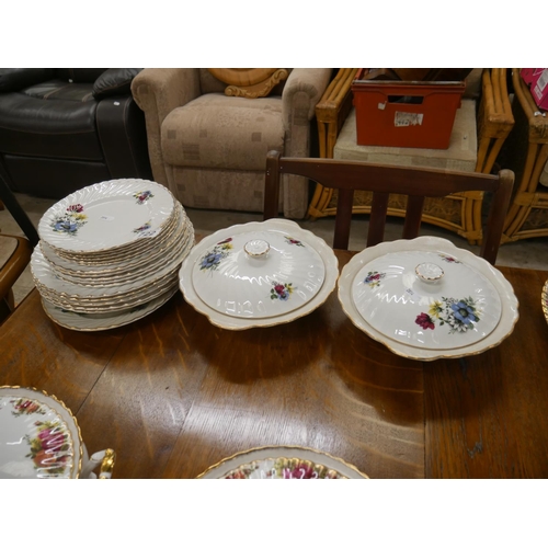 722 - DINNER SET & MATCHING TUREENS