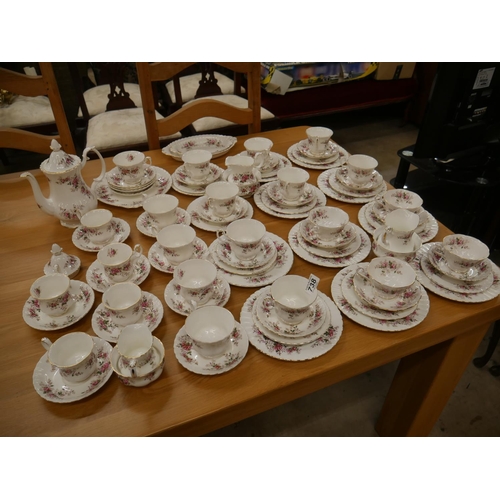 738 - LARGE ROYAL ALBERT LAVENDER ROSE TEA & COFFEE SET