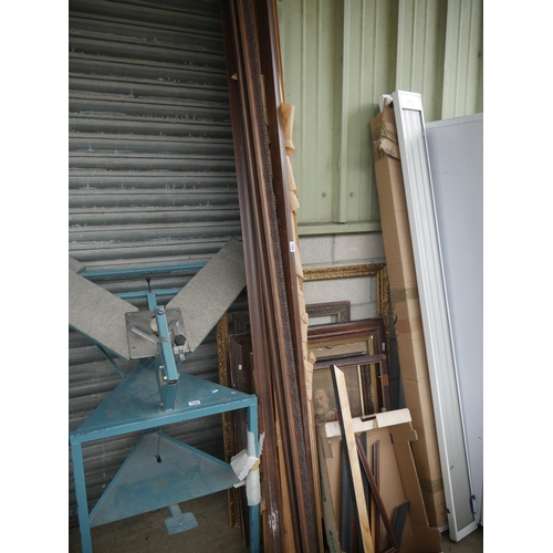 199 - LOT OF PICTURE FRAMING RAIL ETC