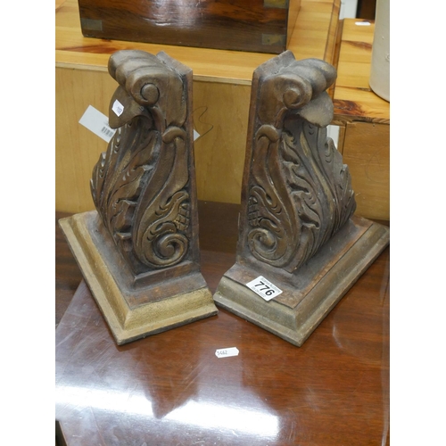 776 - 2 CORBELS