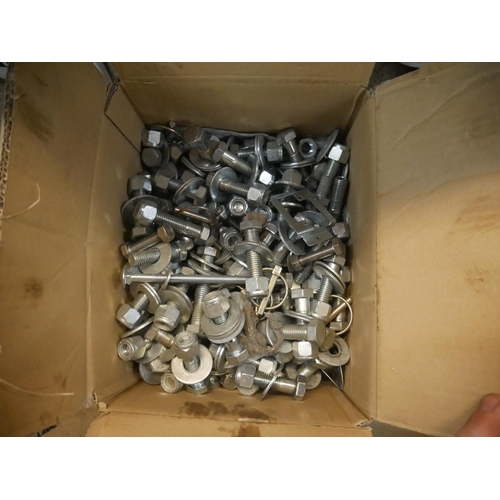 813 - BOX OF BOLTS