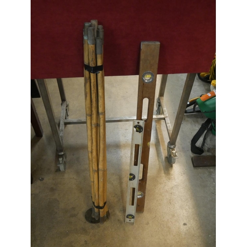 218 - 2 SPIRIT LEVELS & SEWER RODS