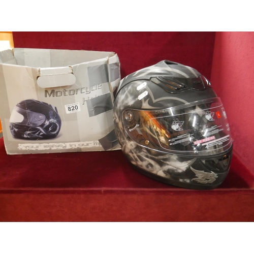 820 - MOTORBIKE HELMET