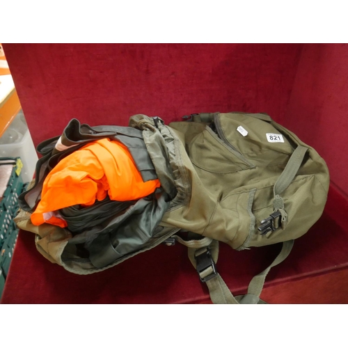 821 - FISHING BAG & CONTENTS