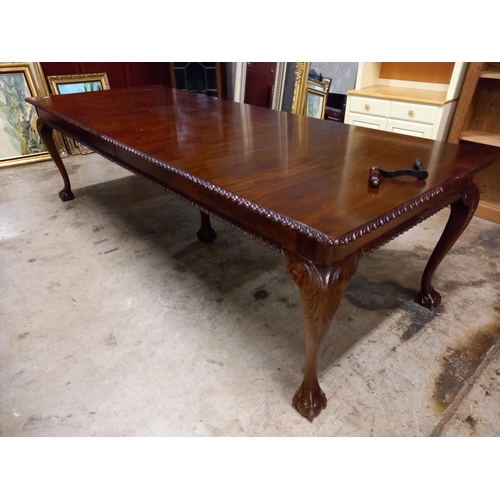 465 - MAHOGANY EXTENSION TABLE WITH 2 EXTRA LEAVES & CENTRE LEG