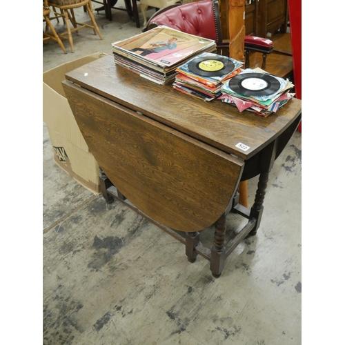 522 - OAK DROP LEAF TABLE