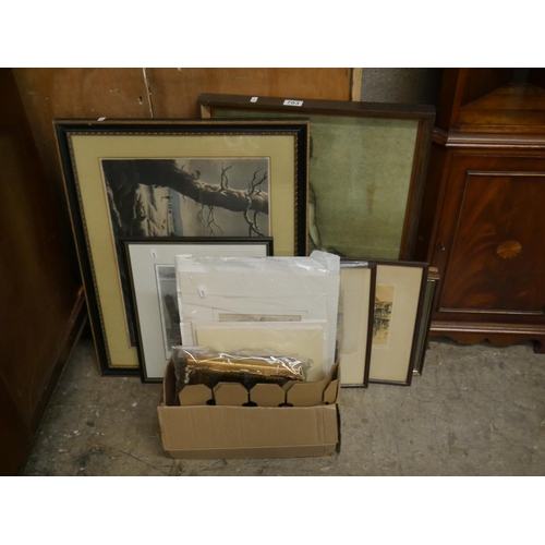 703 - LOT OF FRAMED PRINTS