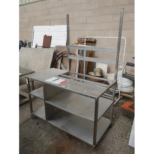 29 - STAINLESS STEEL TABLE