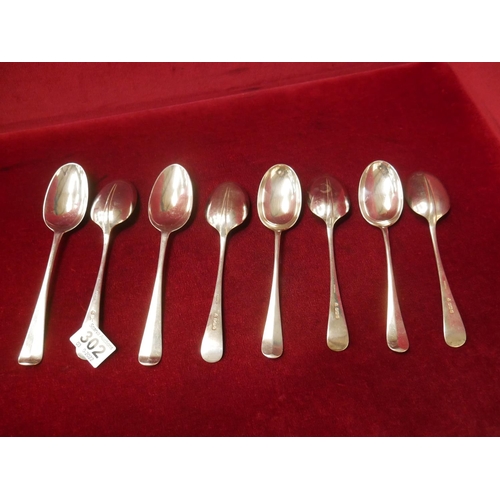 302 - 8 HALLMARKED SILVER TABLE SPOONS 568grms