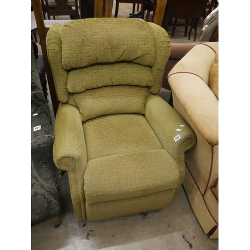 592 - RECLINING CHAIR