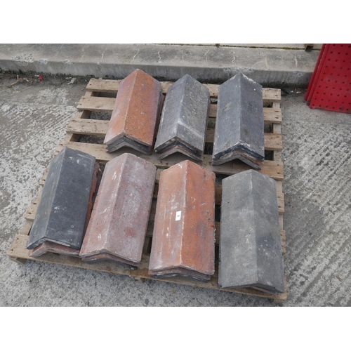 8 - LOT OF RIDGE TILES