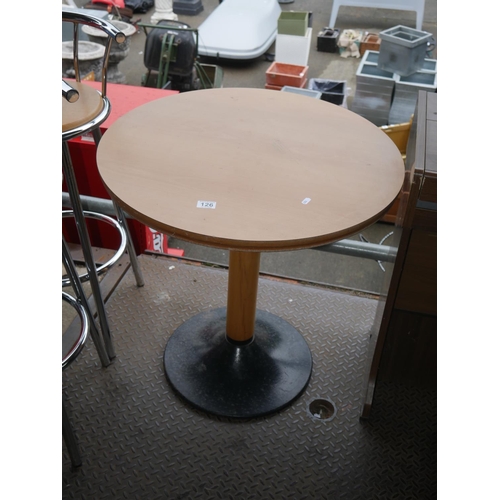 126 - CIRCULAR TABLE