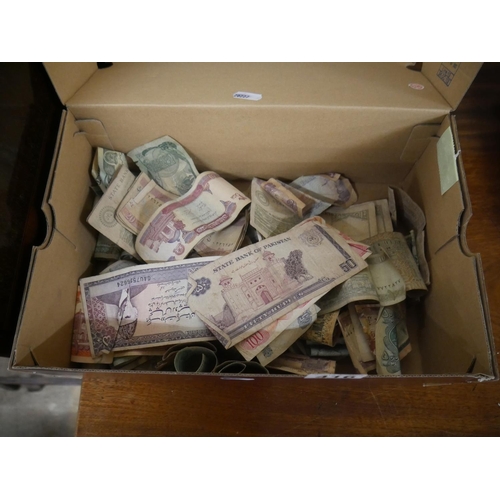 416 - BOX OF BANK NOTES