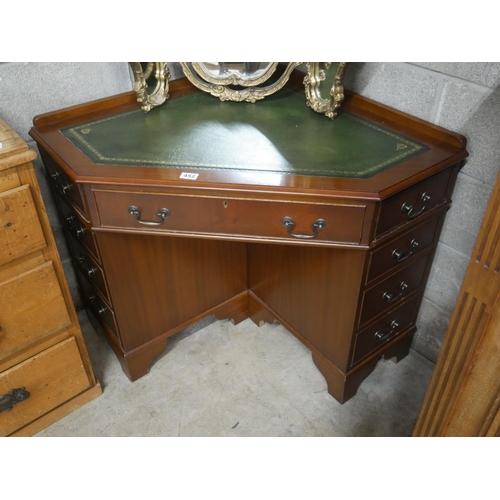 452 - MAHOGANY CORNER DESK WITH LEATHER TOP