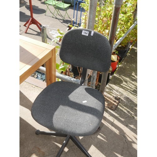 164 - SWIVEL CHAIR