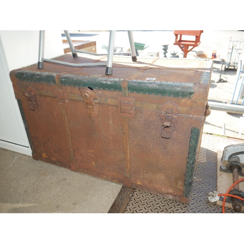 169 - OLD TRUNK