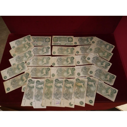 408 - 32 ENGLISH £1 NOTES