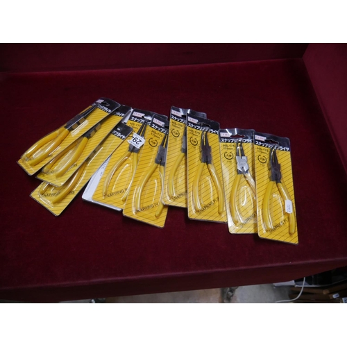 294 - LOT OF PLIERS