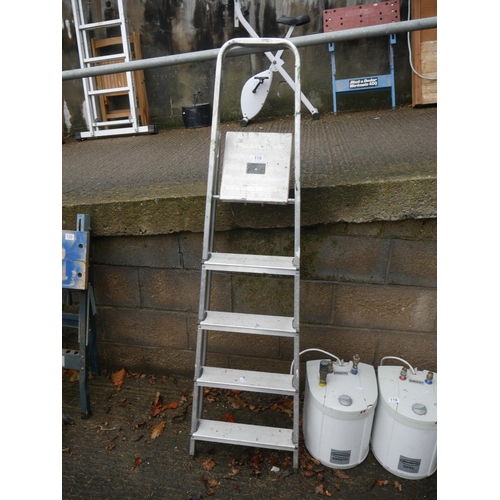 119 - STEP LADDER