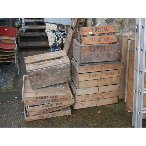 134 - LOT OF LOCAL BREAD TRAYS & FOOD CRATES