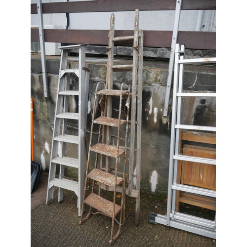 147 - WOODEN LADDER & METAL STEP LADDER