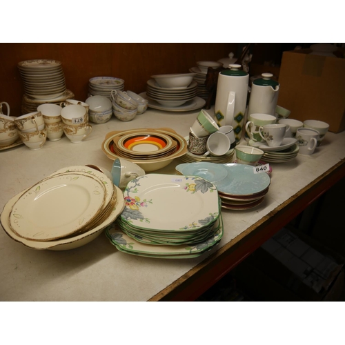 840 - LOT OF MIXED CERAMICS