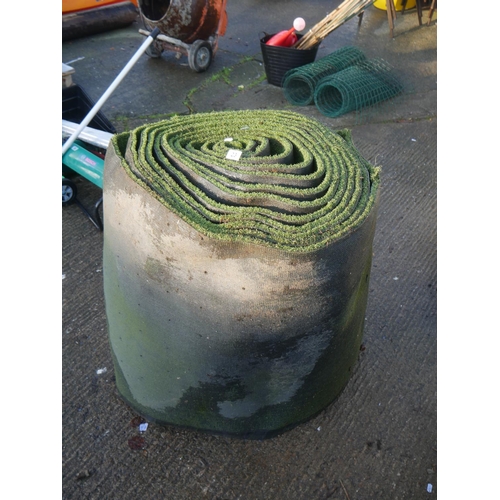 23 - ROLL OF ARTIFICIAL GRASS