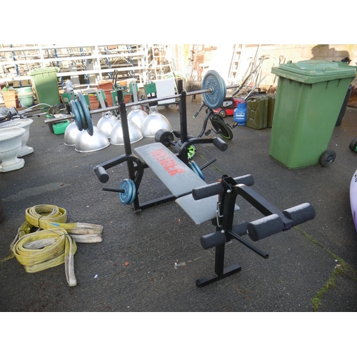 33 - WEIGHTS BENCH & WEIGHTS