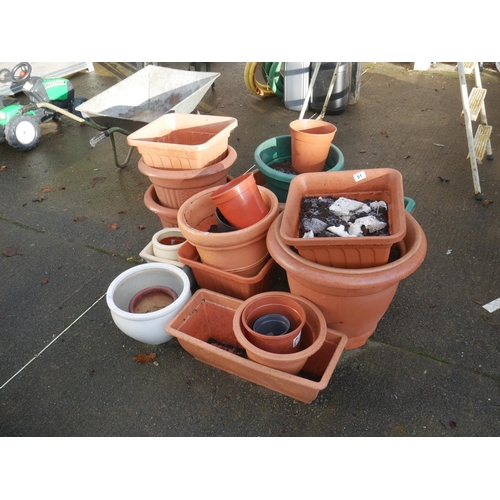 51 - LARGE LOT OF PLASTIC PLANTERS