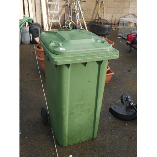 68 - GREEN WHEELIE BIN - LID CRACKED