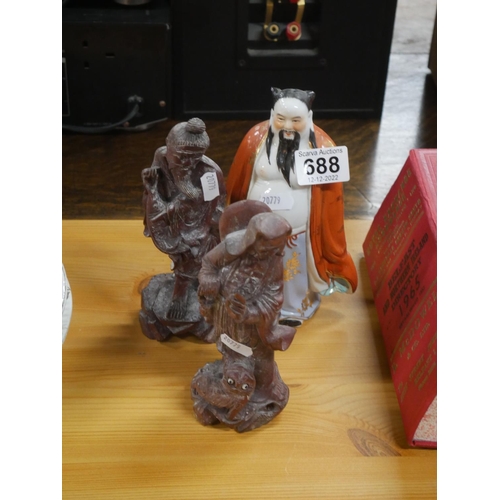 688 - 3 FIGURINES