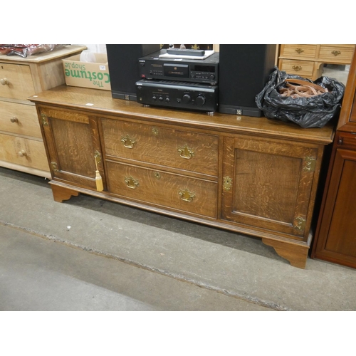 702 - LARGE OAK SIDEBOARD WITH 2 DRAWERS & 2 DOORS