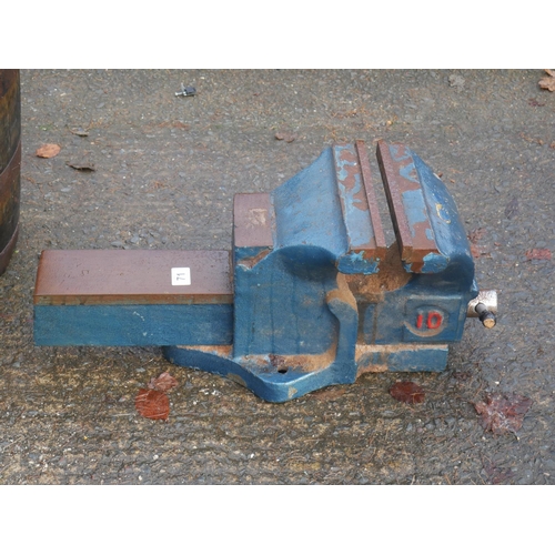 71 - LARGE VICE