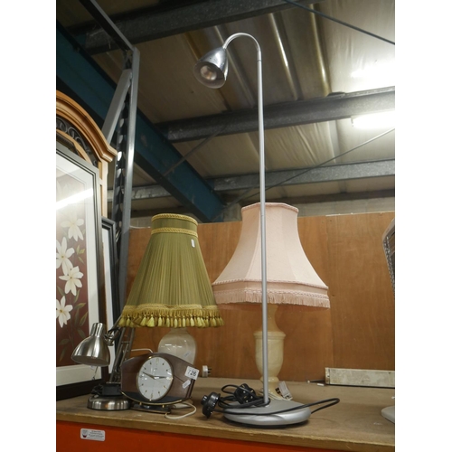 726 - TABLE LAMPS & MANTLE CLOCK