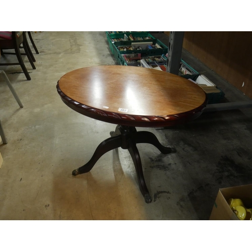 585 - OCCASIONAL TABLE