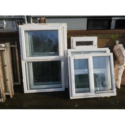 47 - LOT OF PVC WINDOWS