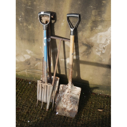 71 - LOT OF HAND TOOLS