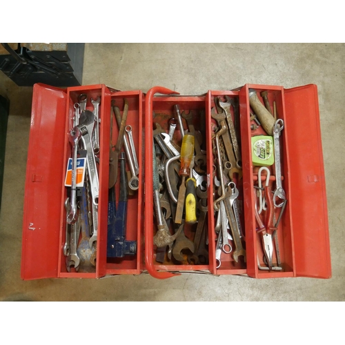 112 - RED TOOL BOX & CONTENTS