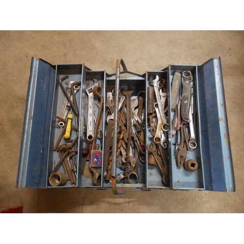 113 - BLUE TOOL BOX & CONTENTS