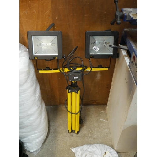 132 - 240 volt WORK LIGHT & STAND