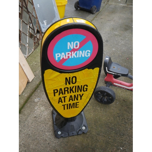 52 - NO PARKING SIGN