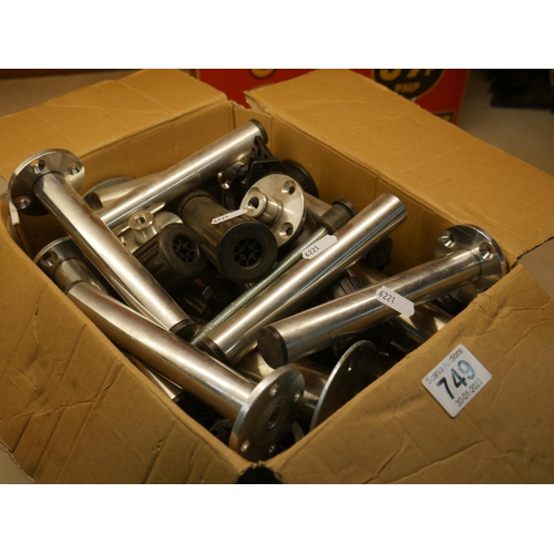 749 - LOT OF ADJUSTABLE LEGS