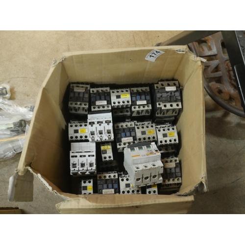 174 - LOT OF ELECTRICAL CONNECTORS