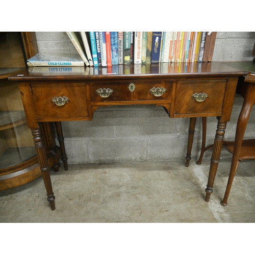 421 - GEORGIAN MAHOGANY 3 DRAWER SIDE TABLE