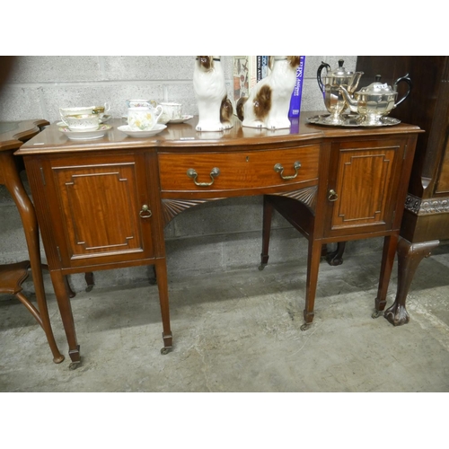 427 - EDWARDIAN MAHOGANY KNEEHOLE DESK