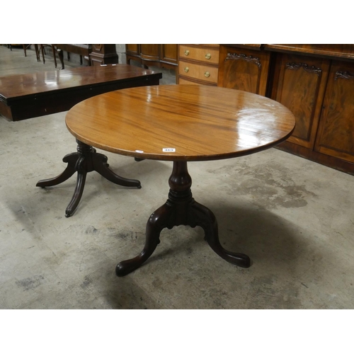 469 - VICTORIAN MAHOGANY CENTRE TABLE