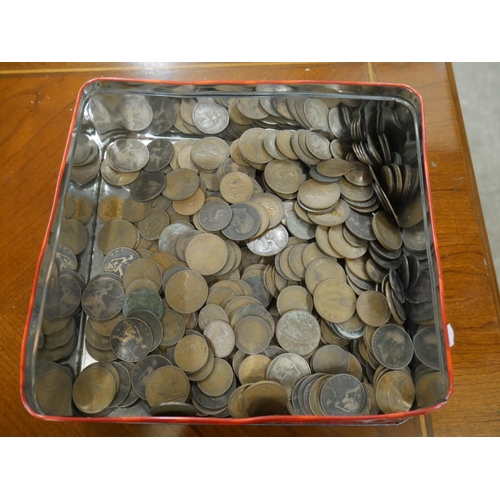 495 - BOX OF COPPER COINS INCLUDING IRISH