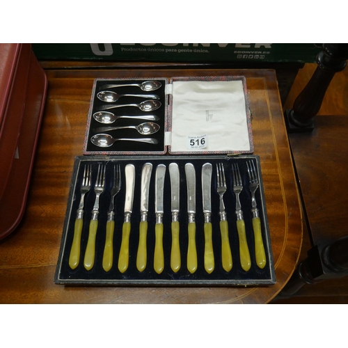 516 - CASED CUTLERY X 2