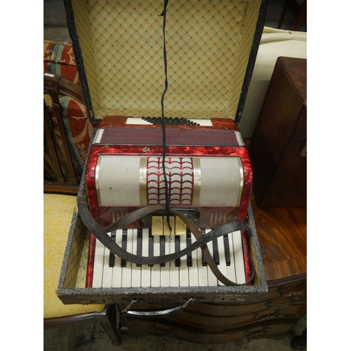 544 - ACCORDION